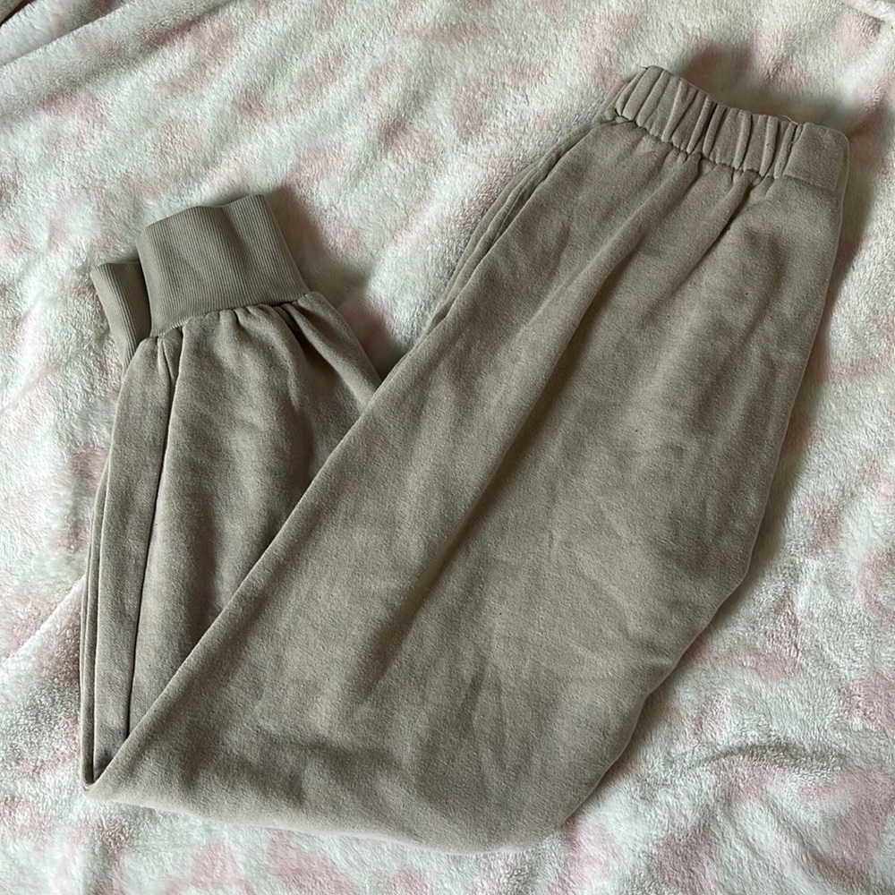 Tan/beige sweatpants from H&M.